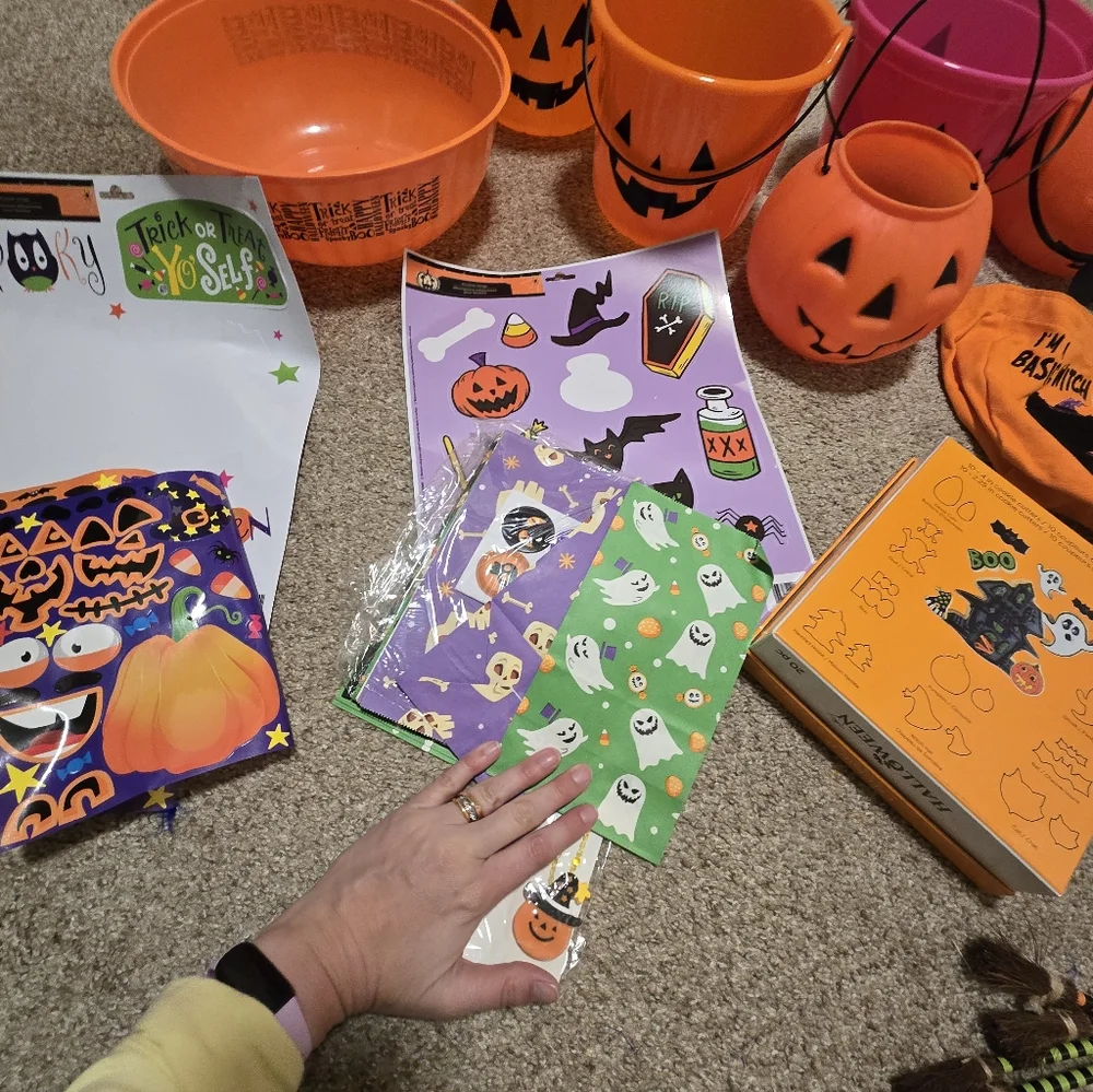 Halloween Supplies Set And Decor